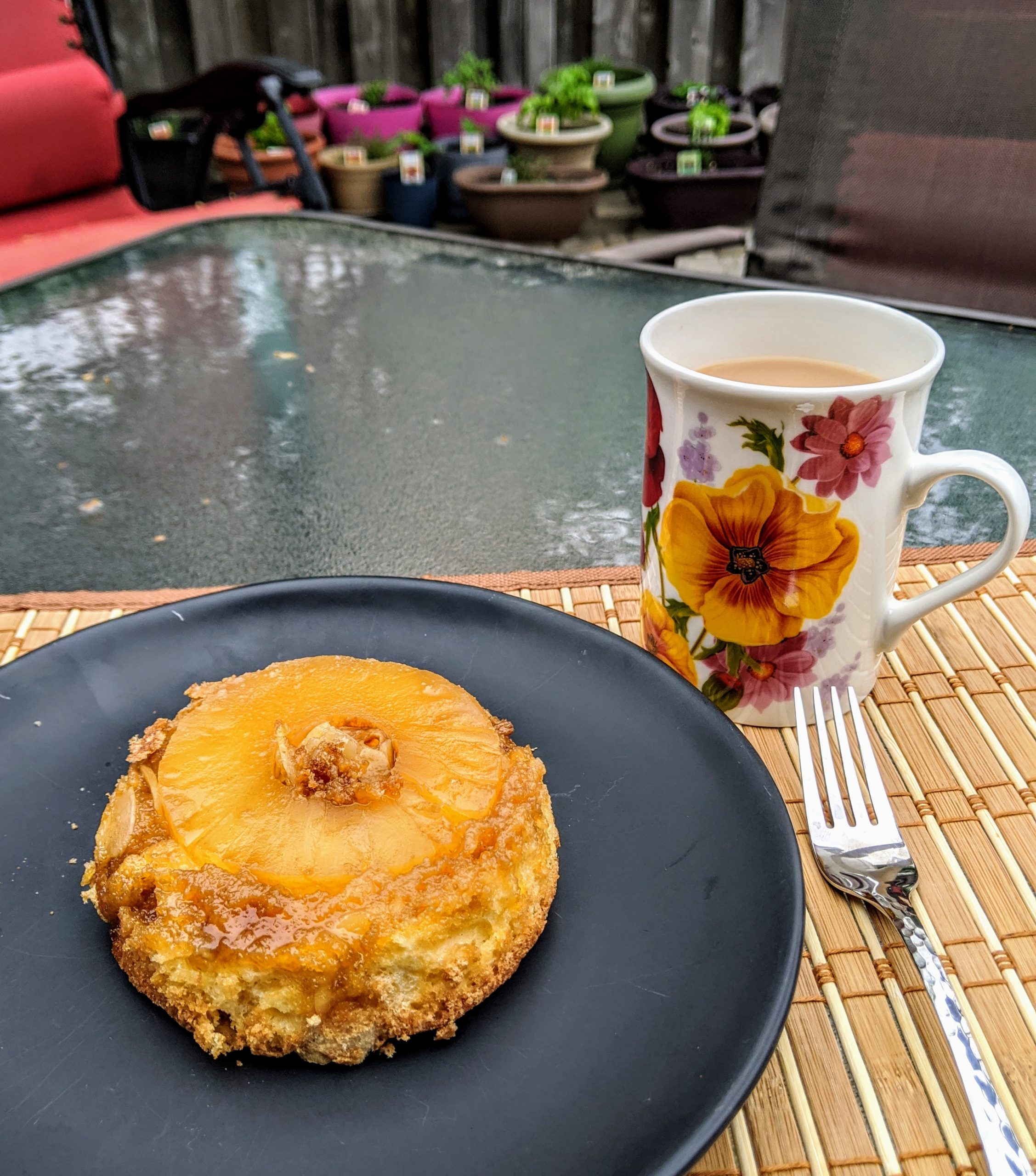 Pineapple upside down cake with tea