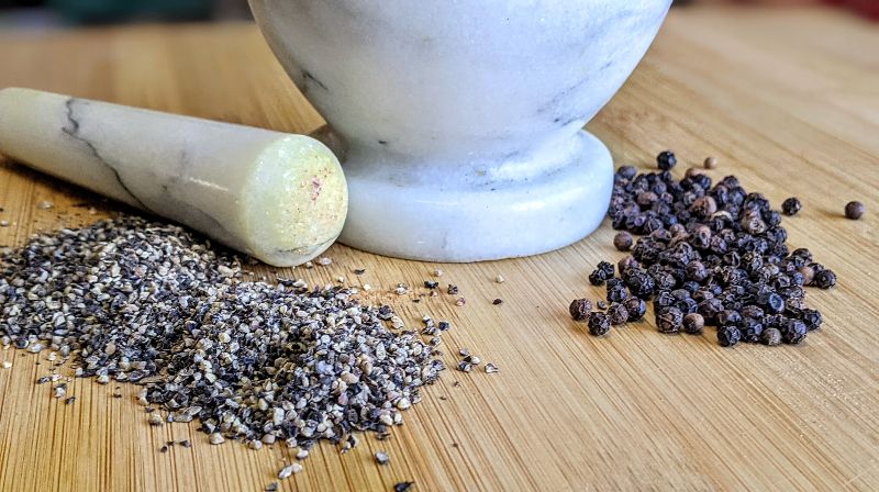 black-pepper-mortor-and-pestle