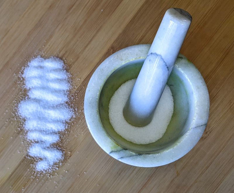 salt-in-mortar-and-pestle